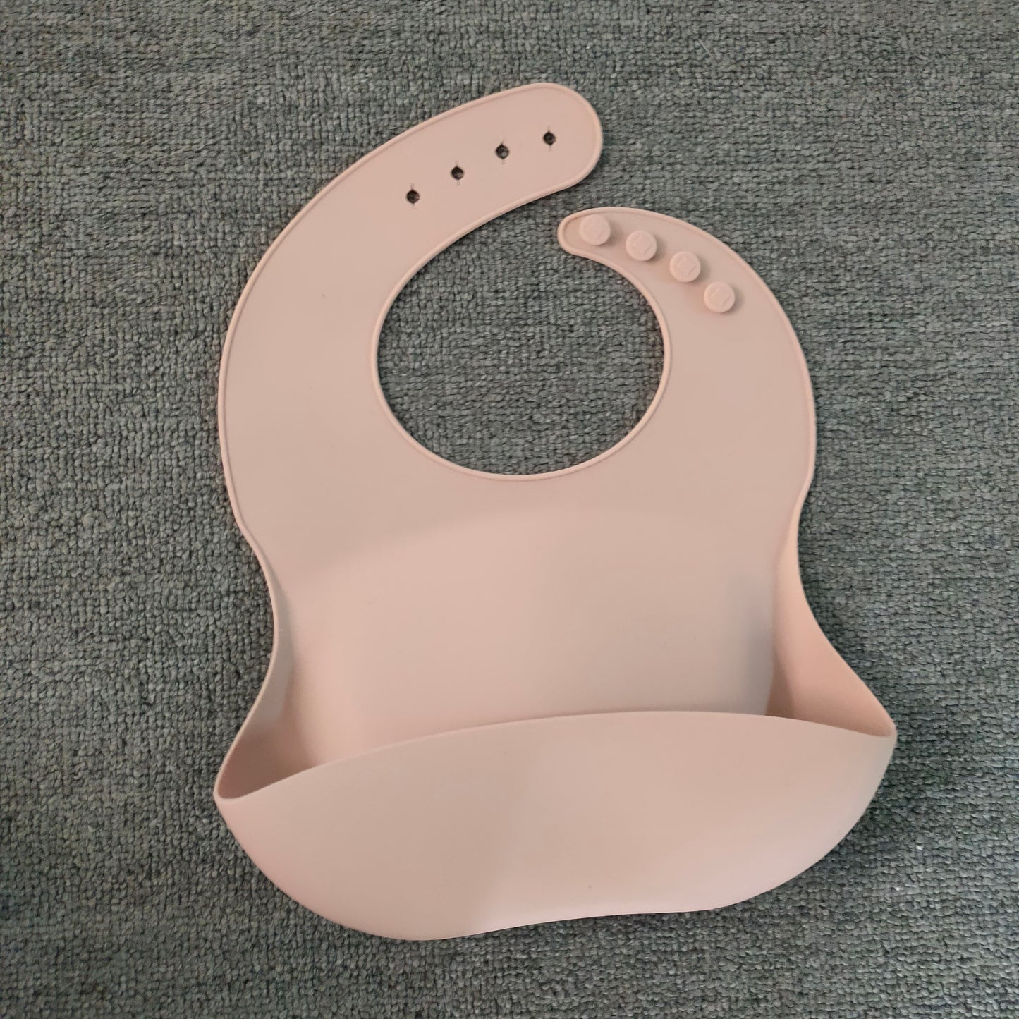 colour blue of the silicone bibs